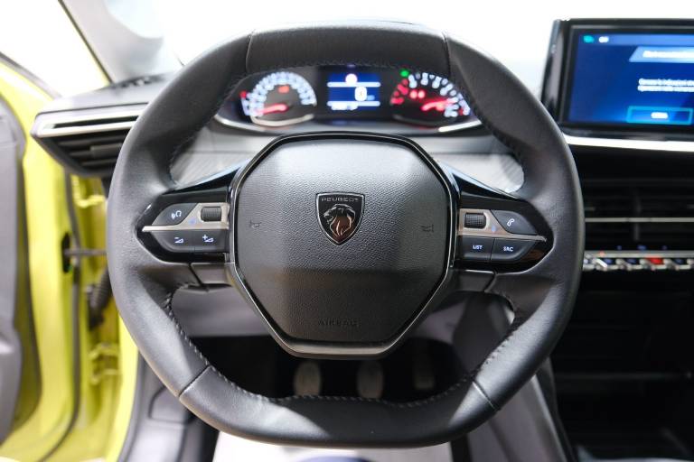 PEUGEOT 208 7