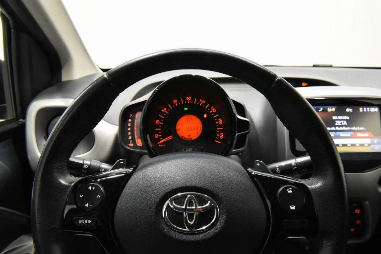 TOYOTA Aygo 9