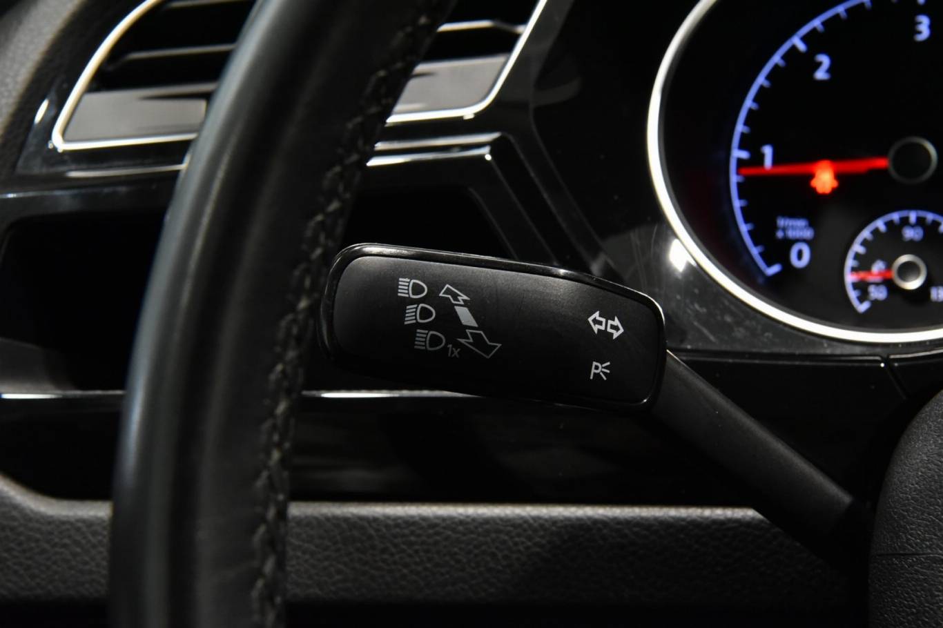 VOLKSWAGEN Touran 26