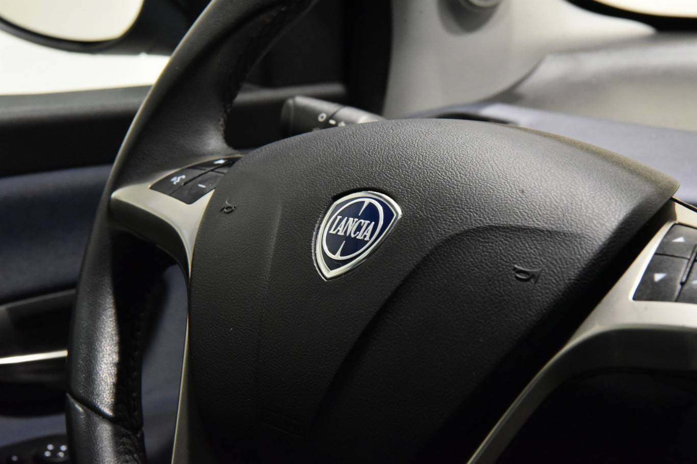 LANCIA Ypsilon 9