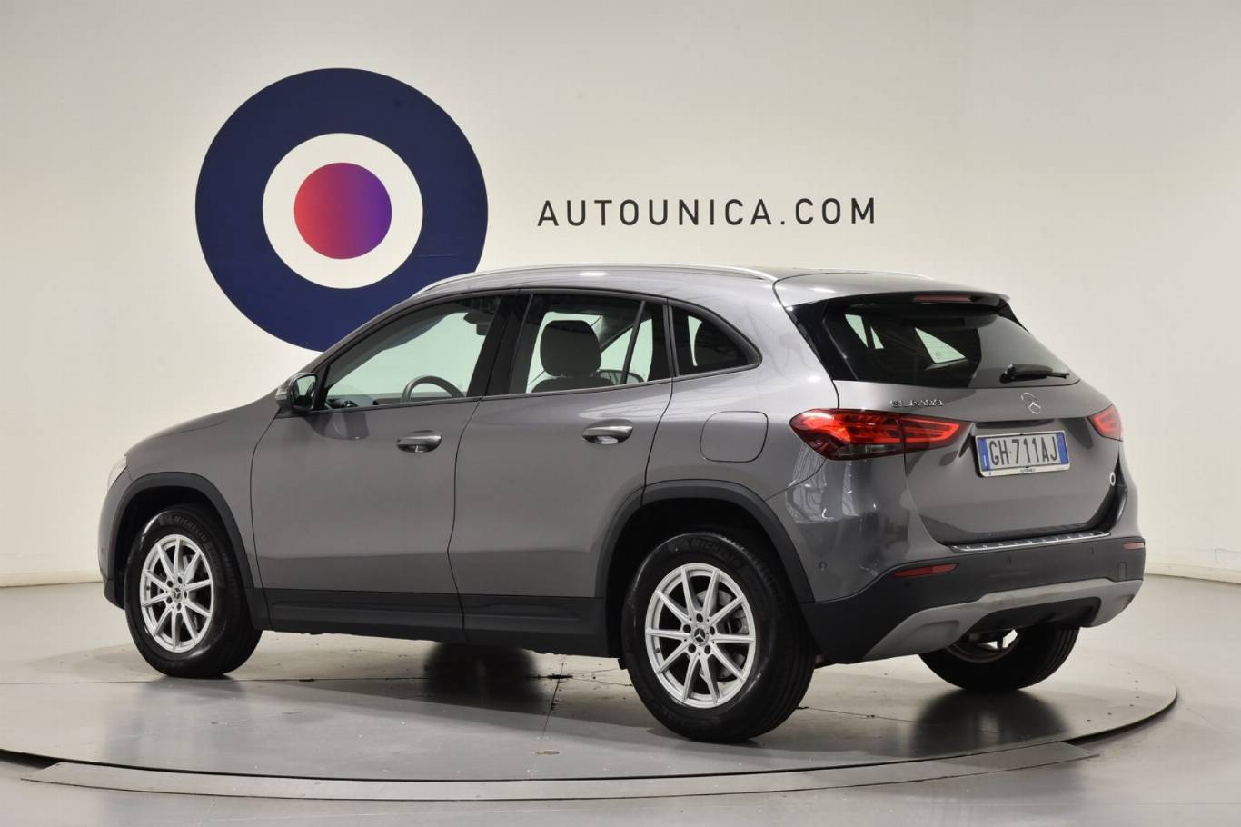 MERCEDES-BENZ GLA 180 2