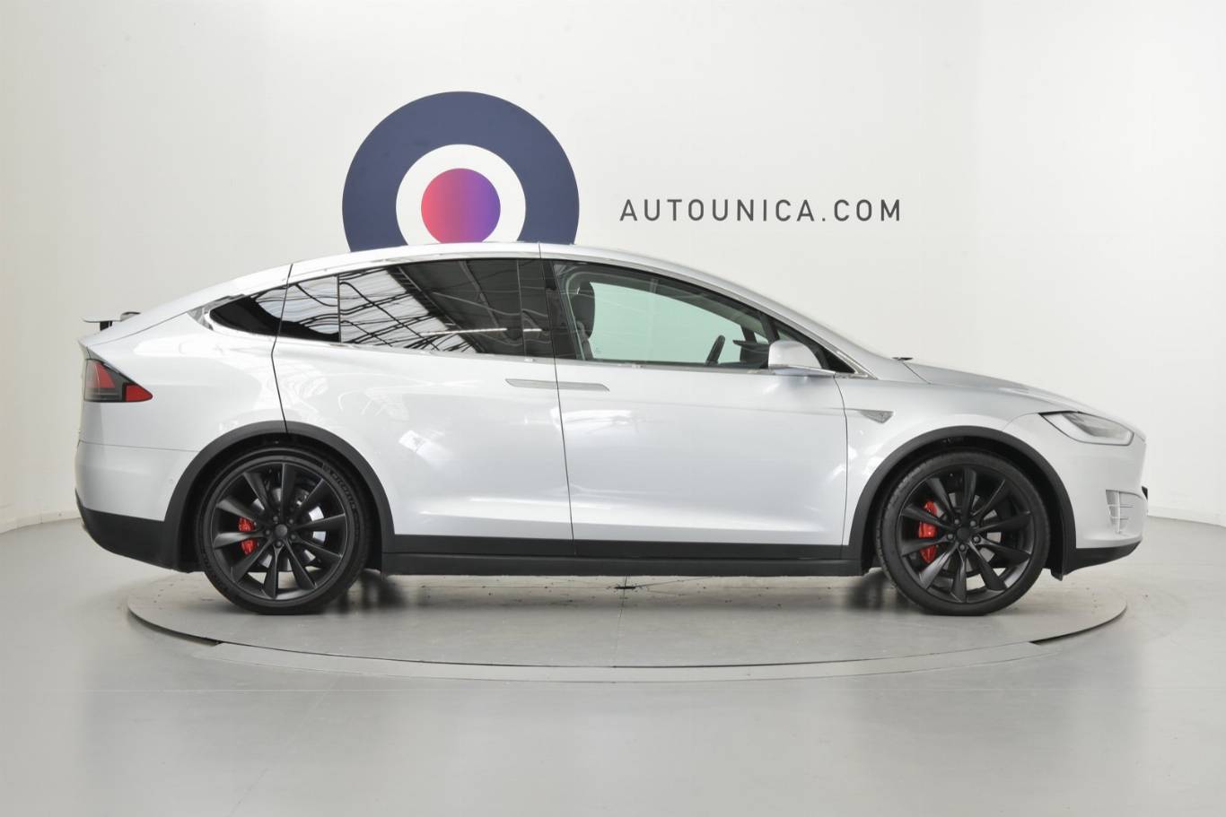 TESLA Model X 29