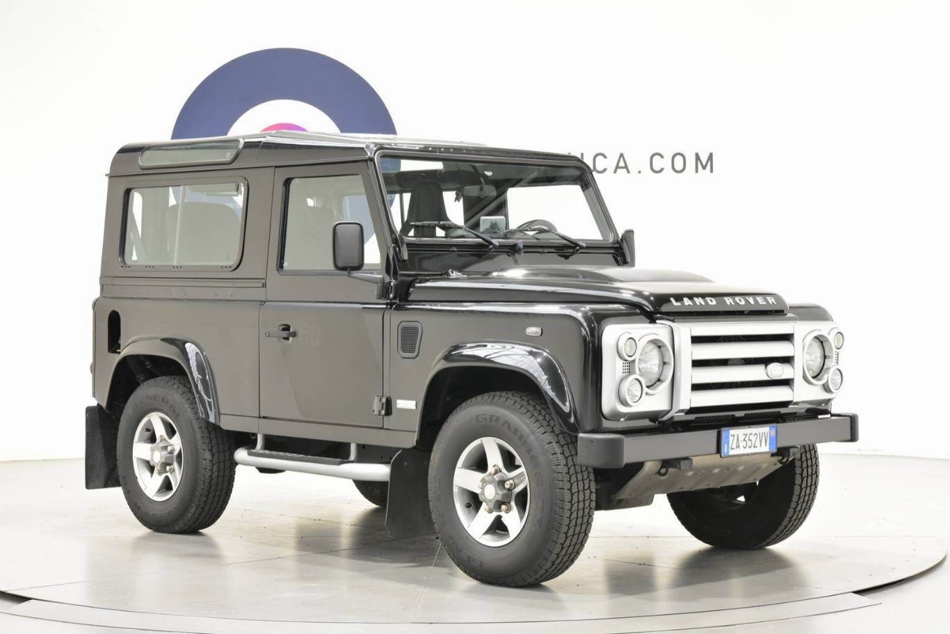 LAND ROVER Defender 27