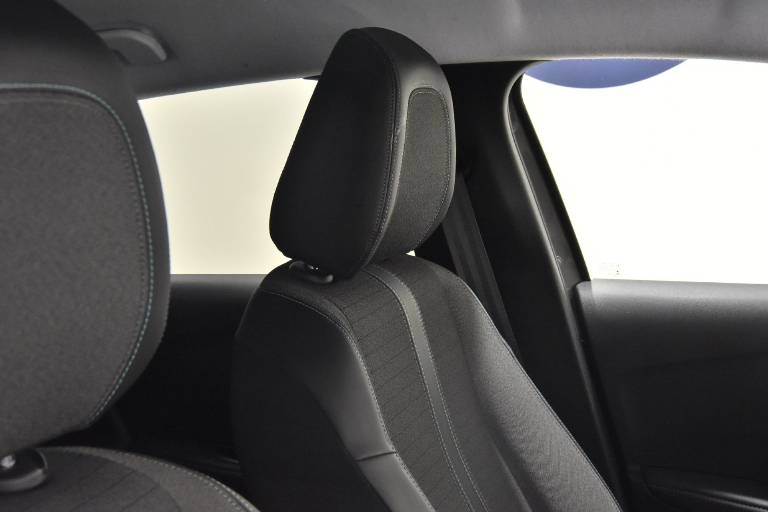 PEUGEOT 208 23