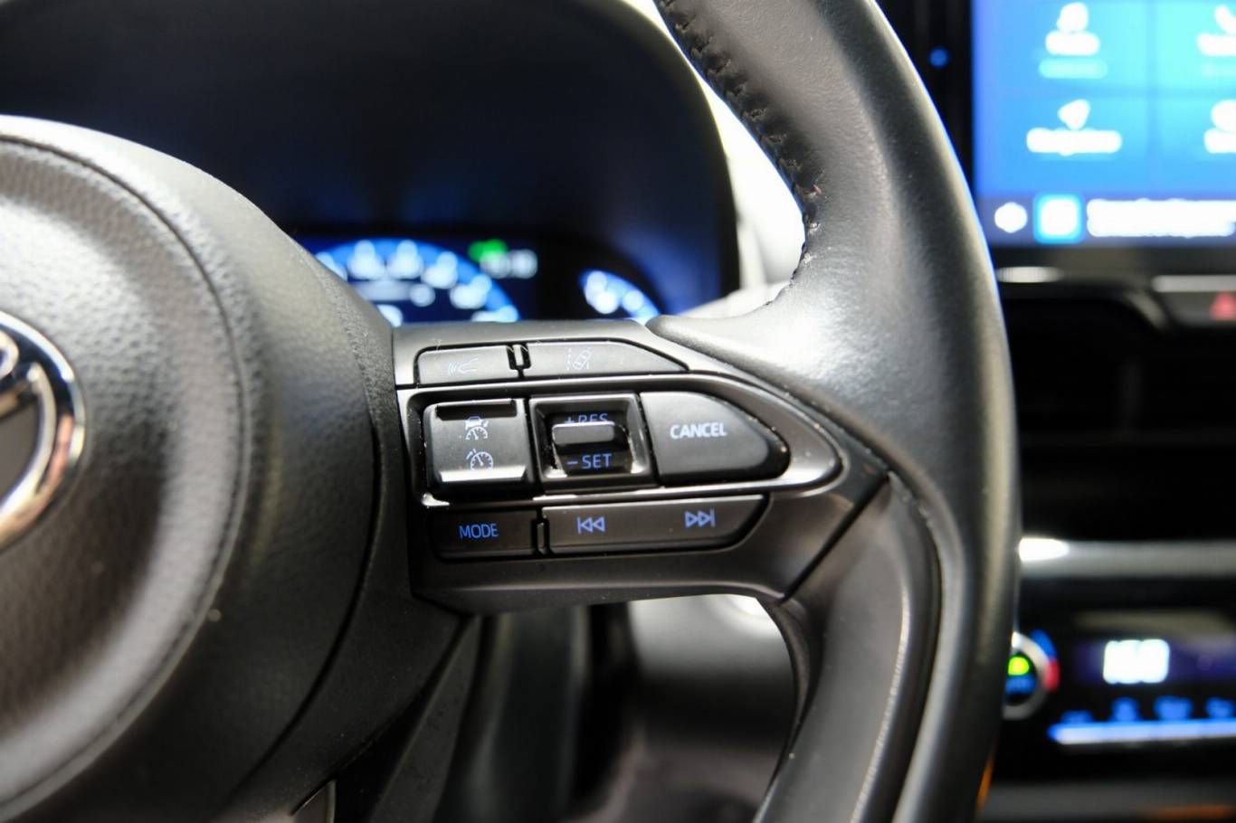 TOYOTA Yaris Cross 23