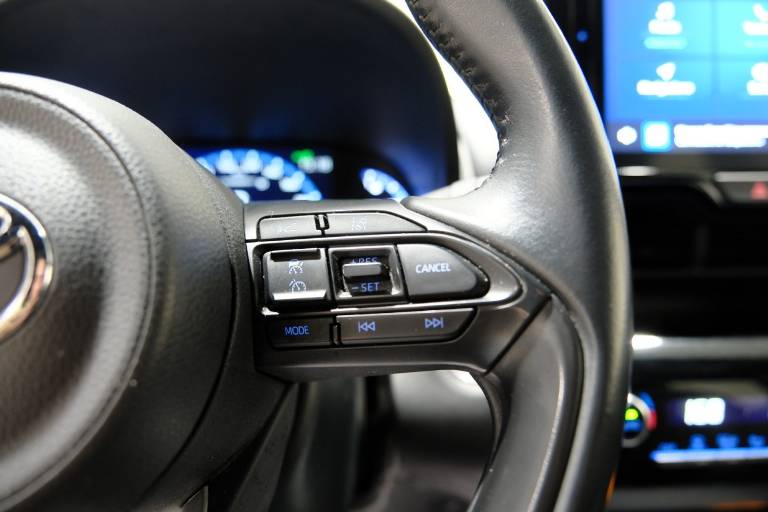 TOYOTA Yaris Cross 23