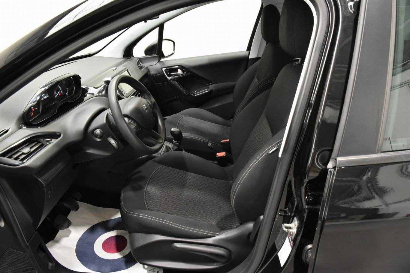 PEUGEOT 208 4
