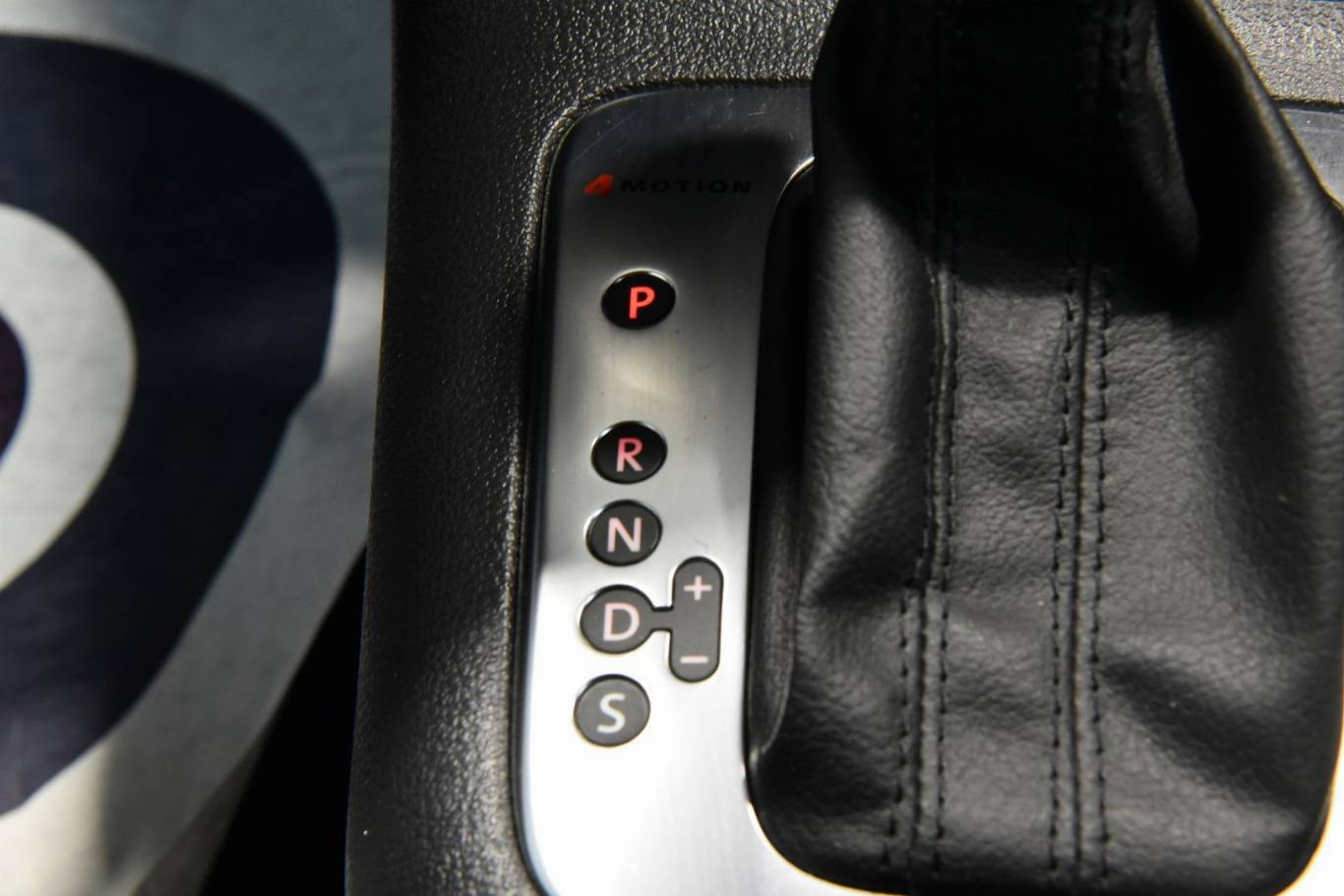 VOLKSWAGEN Tiguan 24