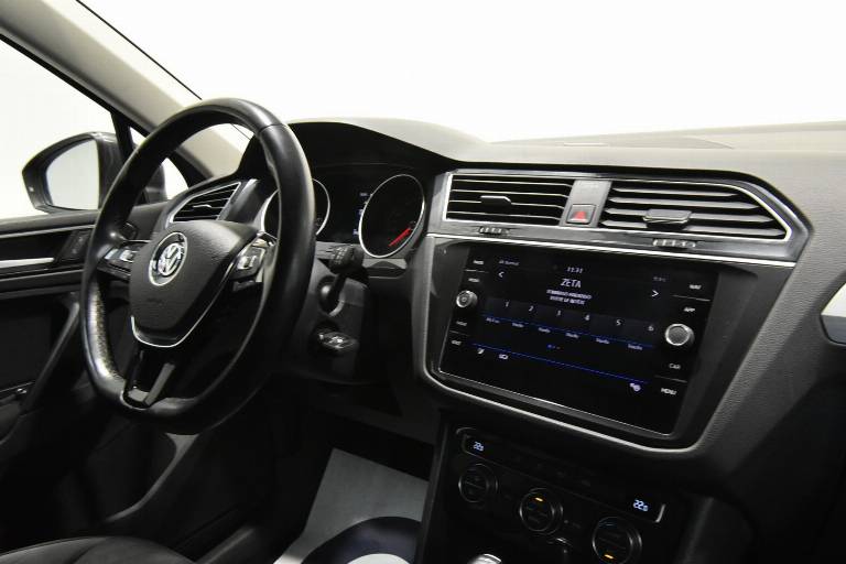 VOLKSWAGEN Tiguan 28