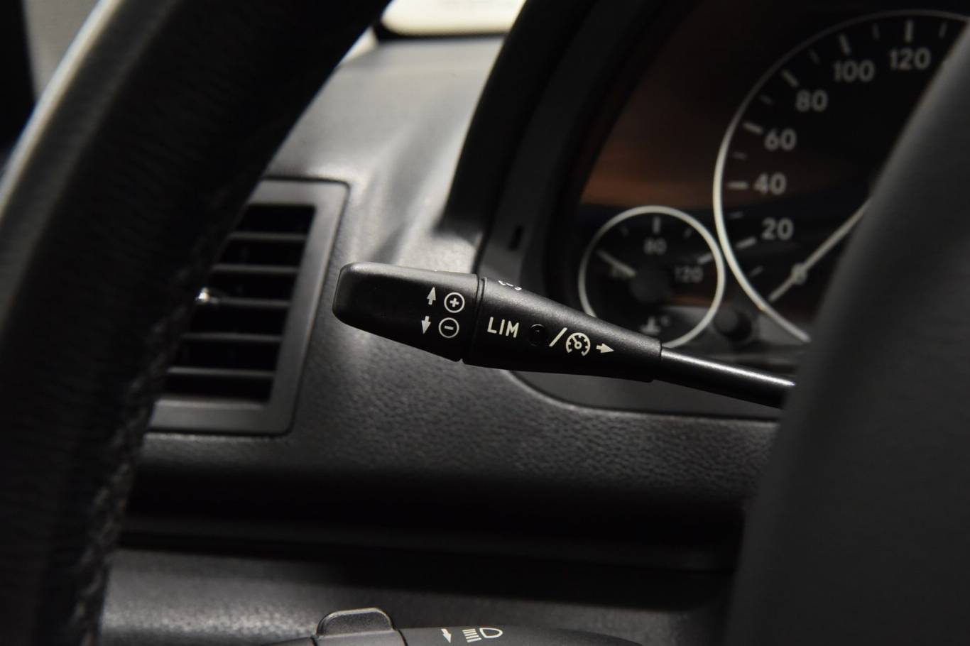 MERCEDES-BENZ A 180 7