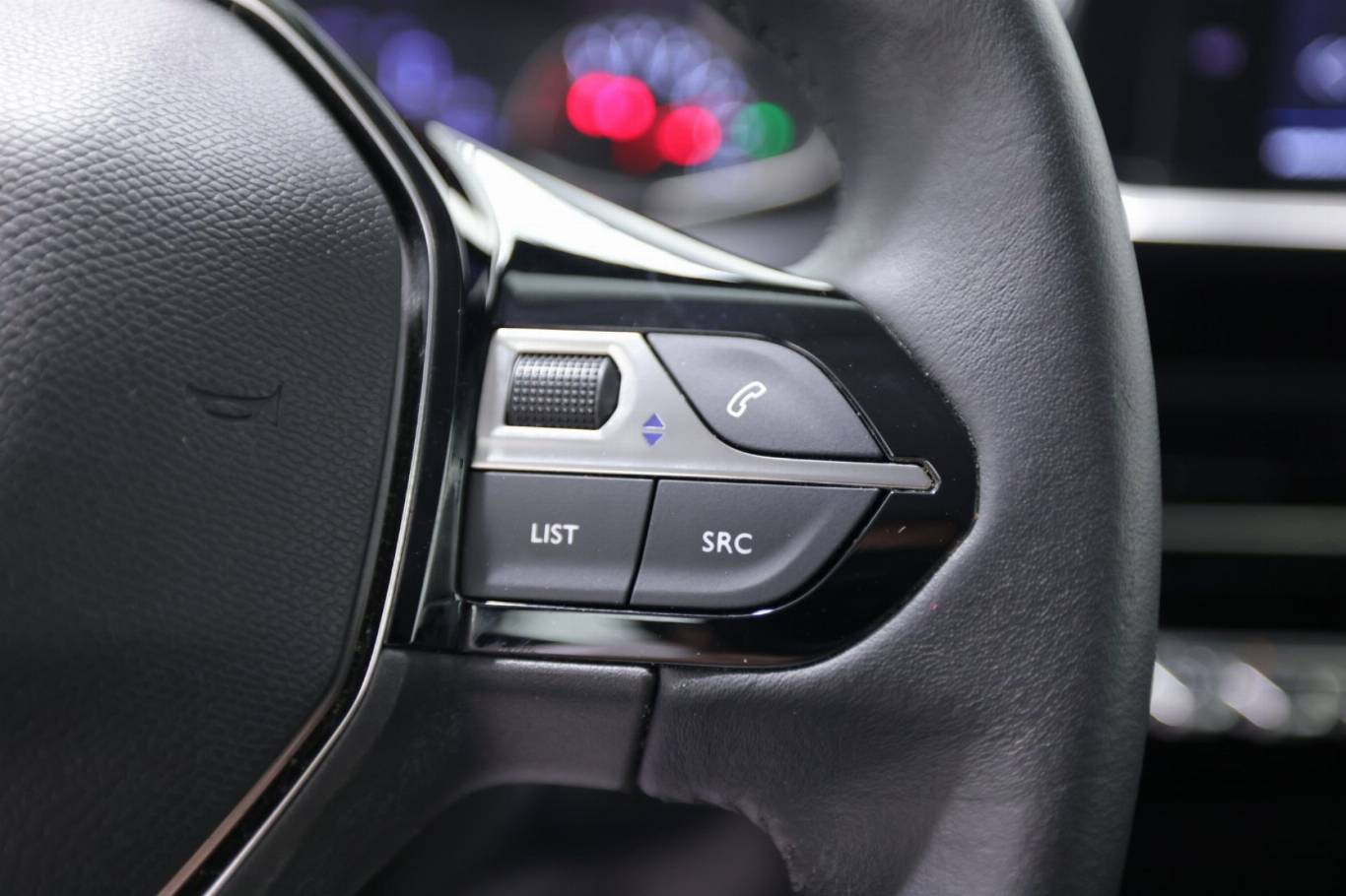 PEUGEOT 208 21