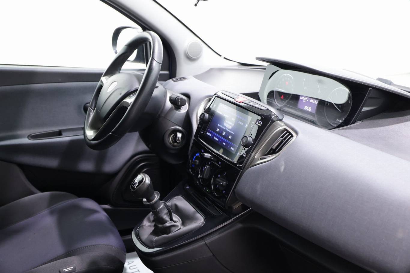 LANCIA Ypsilon 37