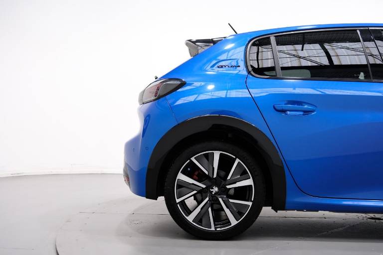 PEUGEOT 208 54