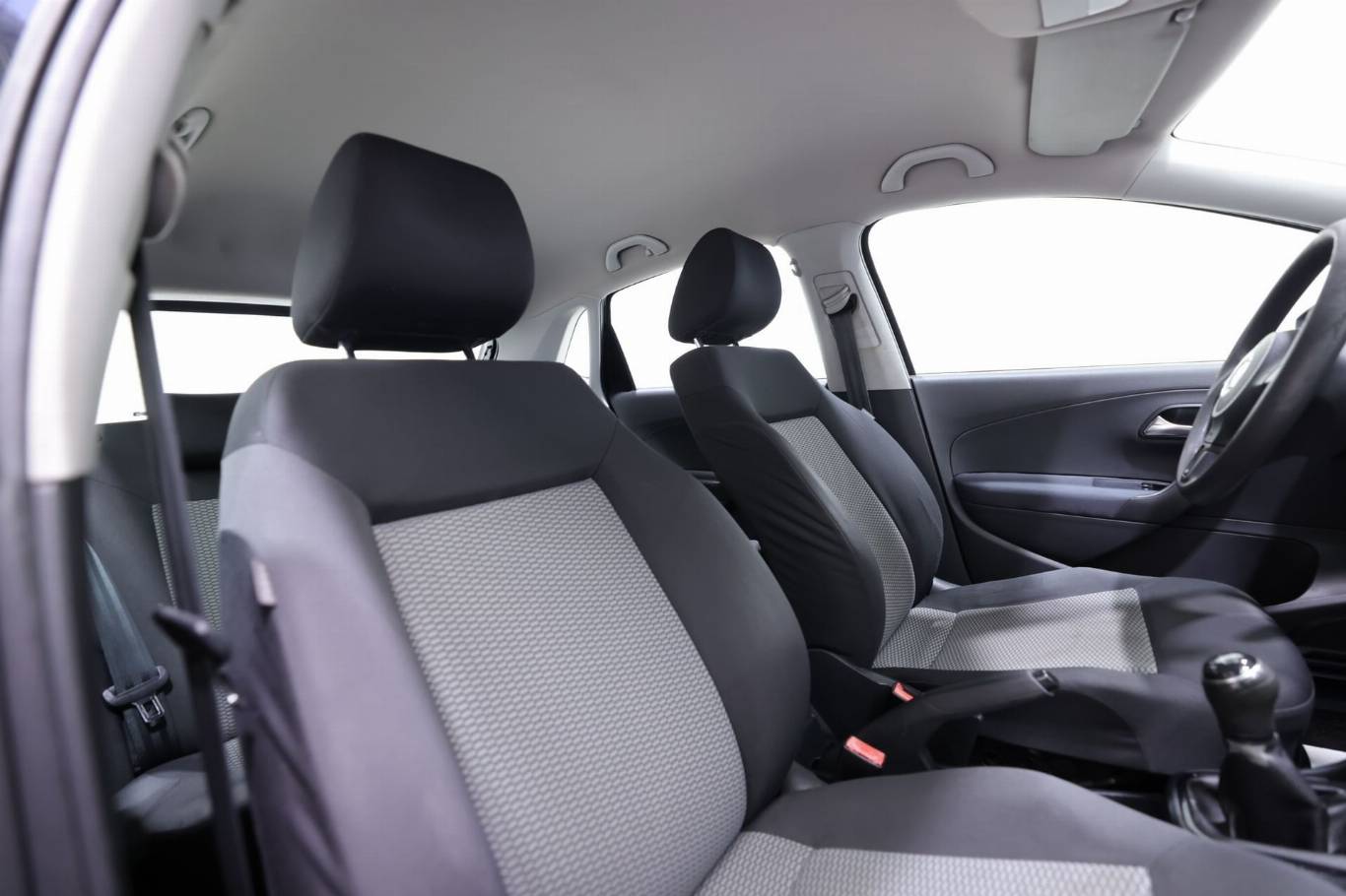 VOLKSWAGEN Polo 37