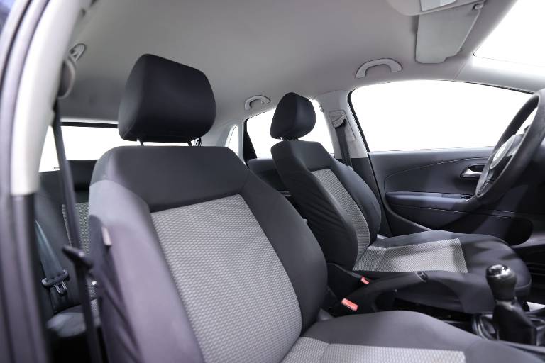VOLKSWAGEN Polo 37