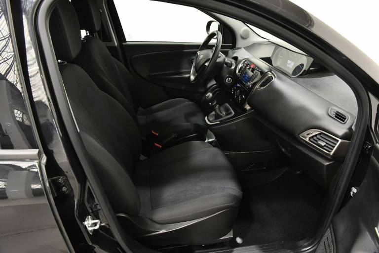 LANCIA Ypsilon 28