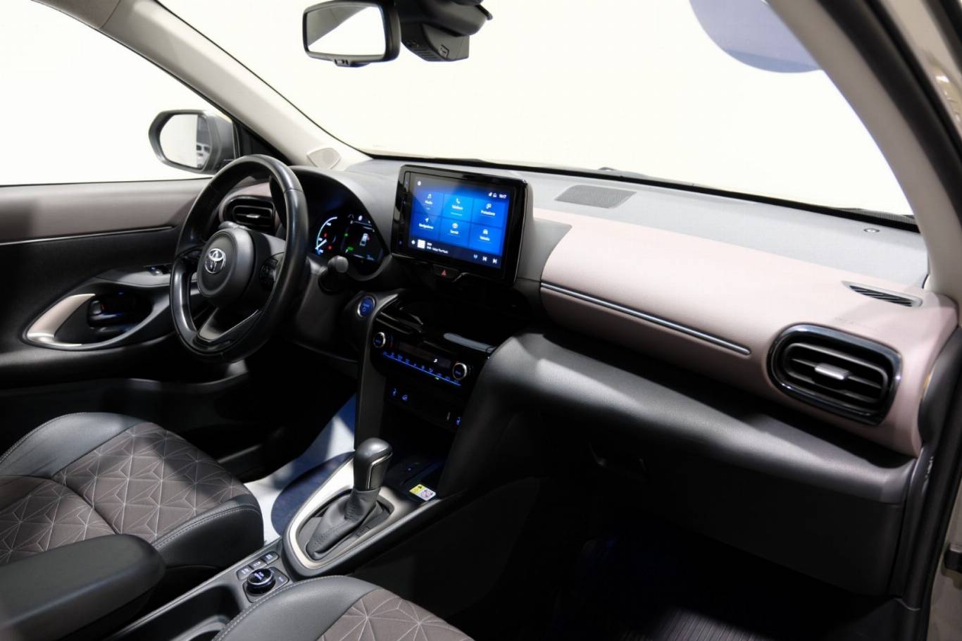 TOYOTA Yaris Cross 59