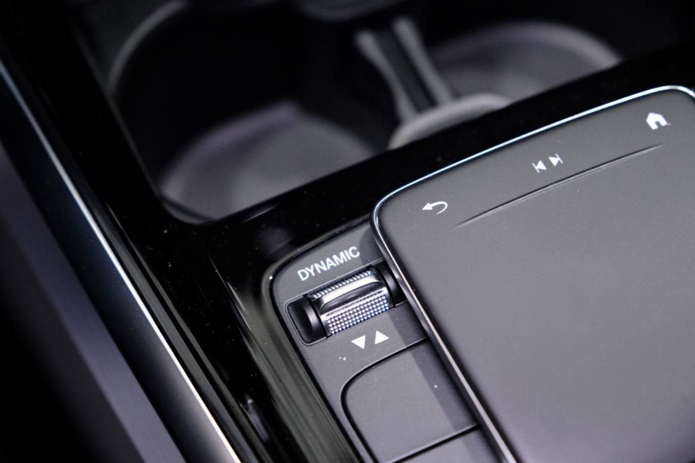 MERCEDES-BENZ GLB 200 28