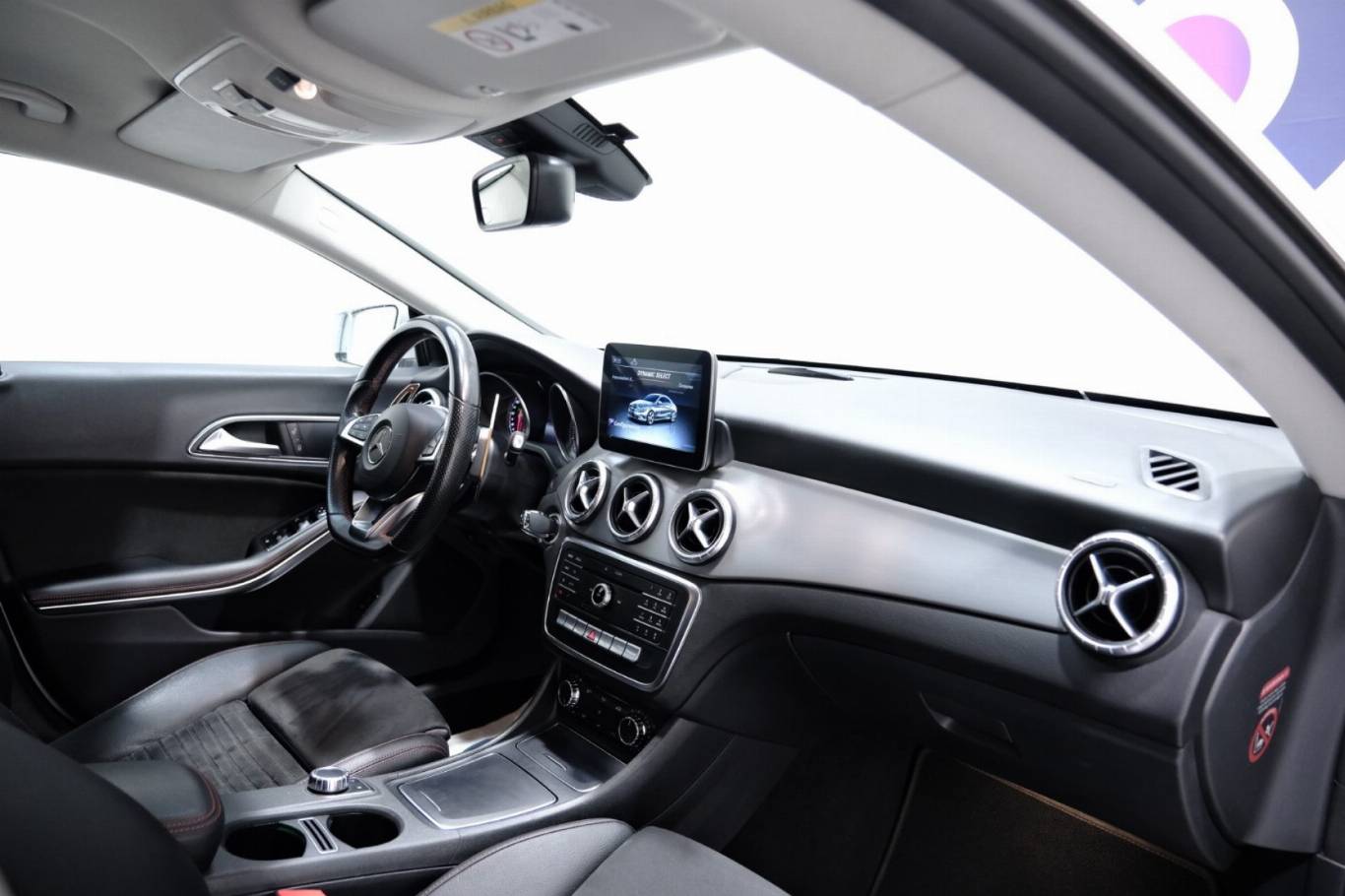 MERCEDES-BENZ CLA 220 57