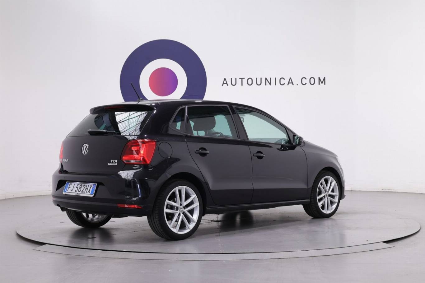 VOLKSWAGEN Polo 14