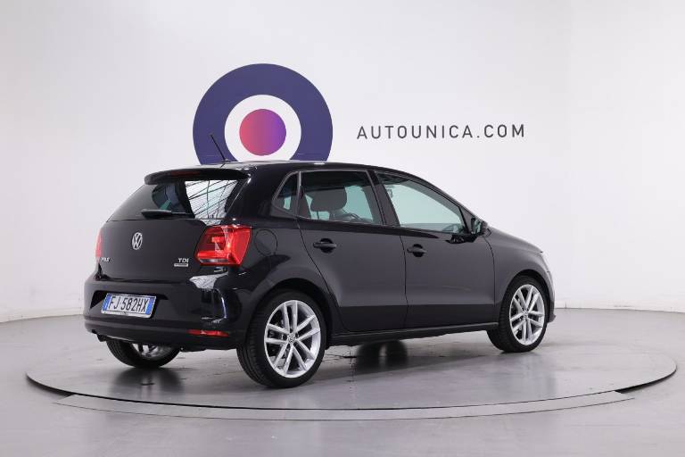 VOLKSWAGEN Polo 14