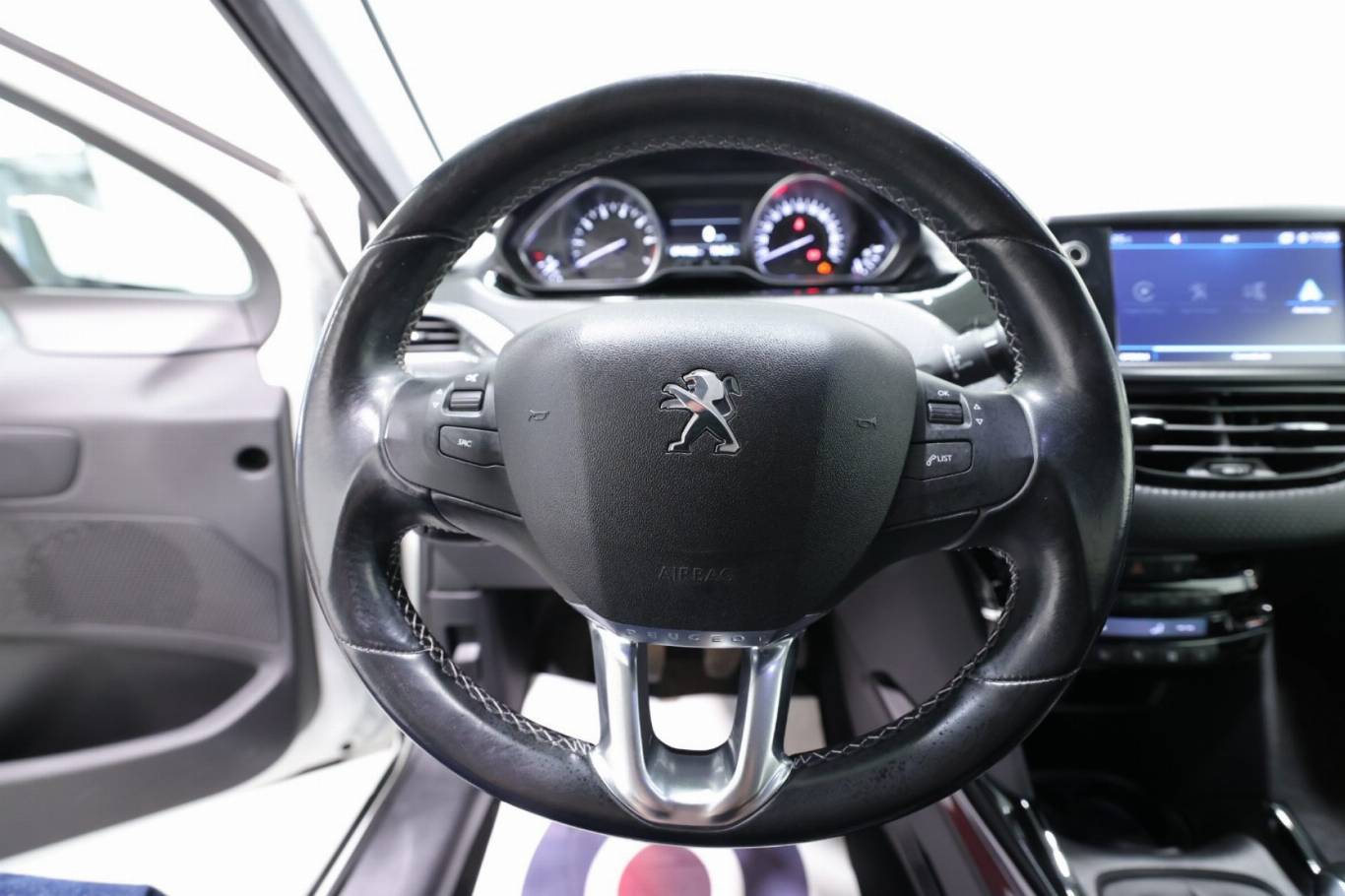 PEUGEOT 2008 7