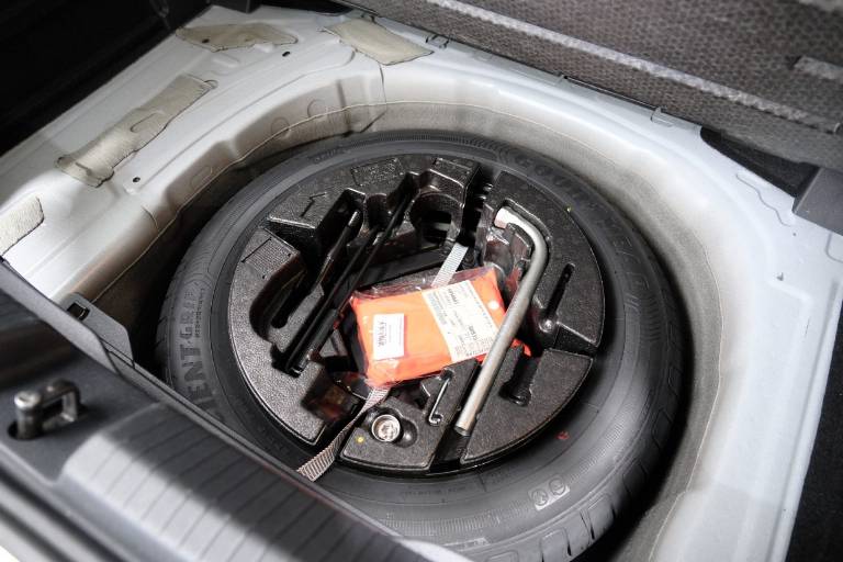 VOLKSWAGEN Polo 57