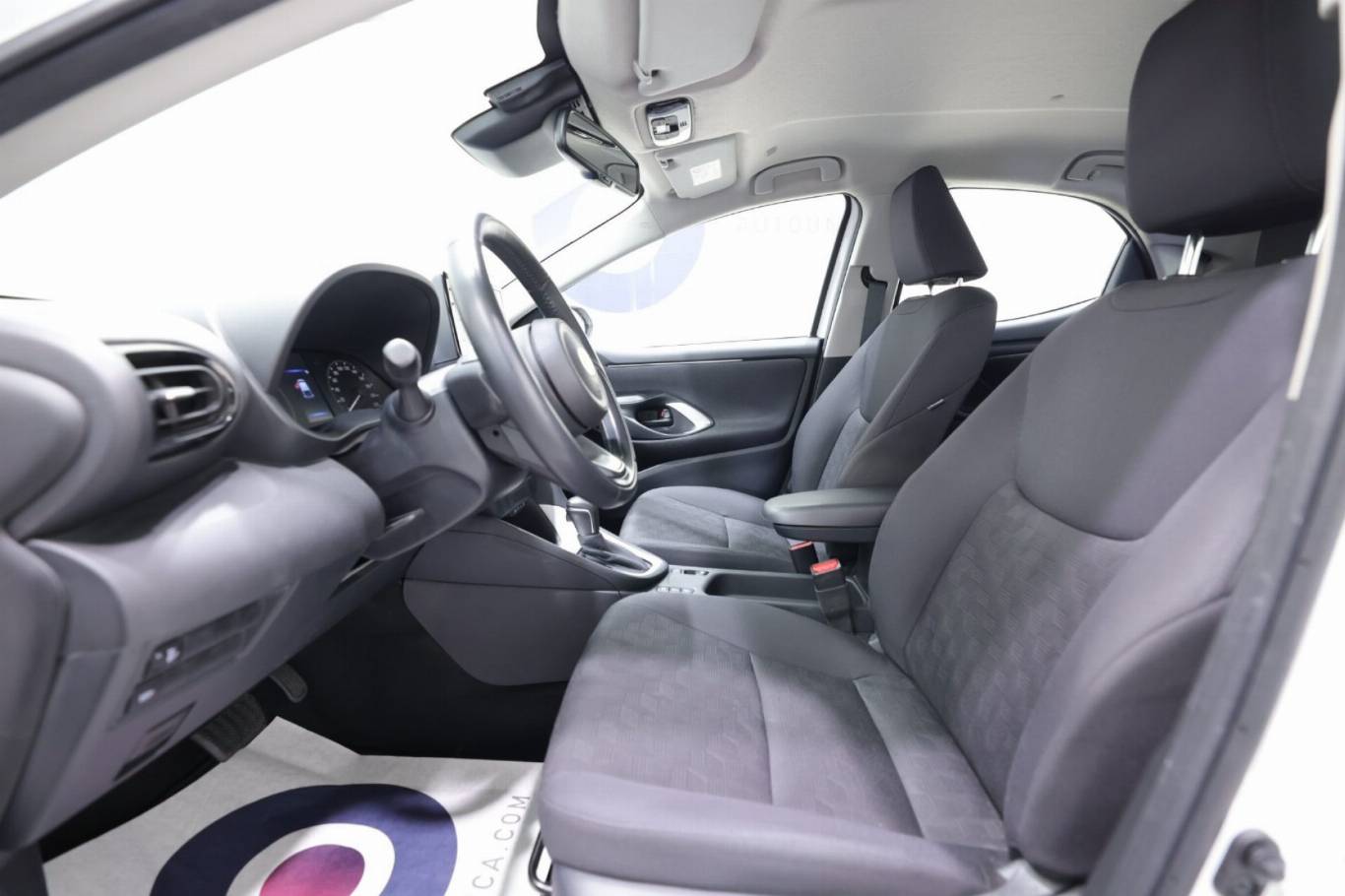 TOYOTA Yaris 19