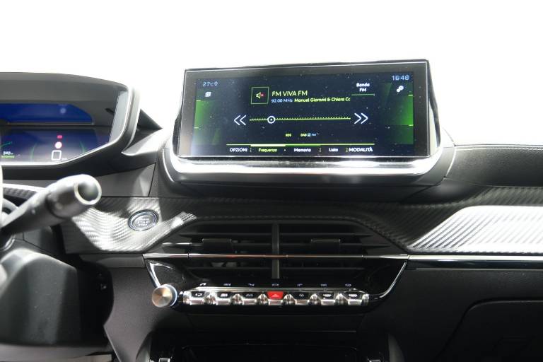 PEUGEOT 208 9