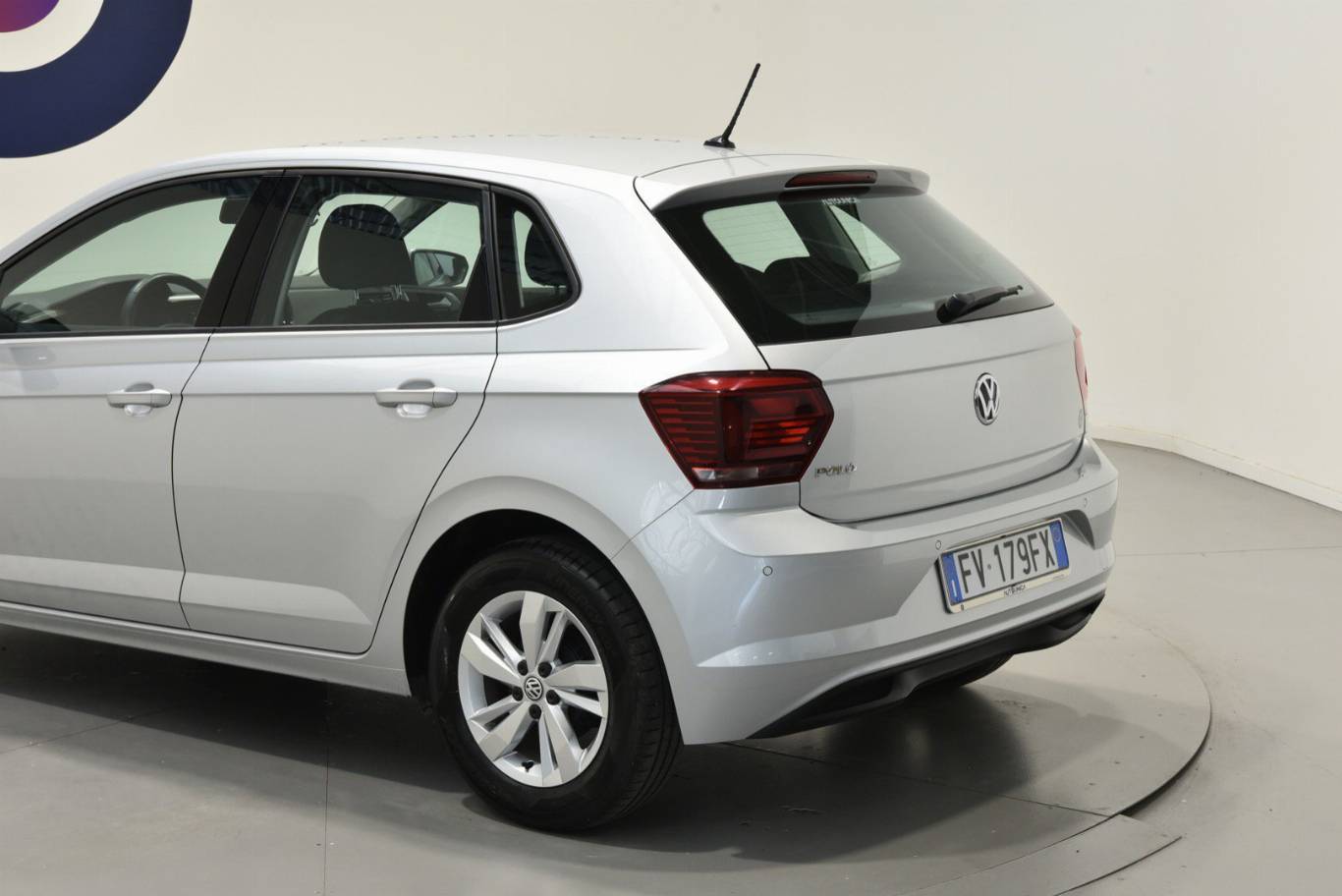 VOLKSWAGEN Polo 39