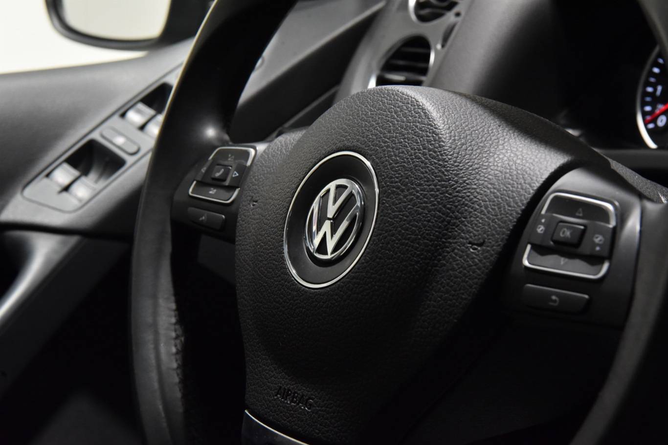 VOLKSWAGEN Tiguan 26