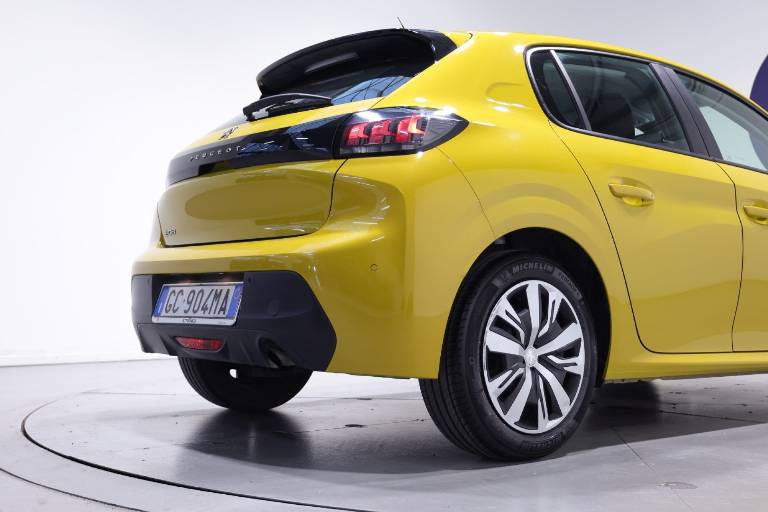 PEUGEOT 208 13