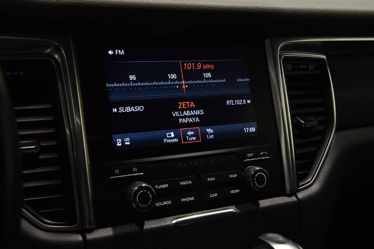 PORSCHE Macan 12