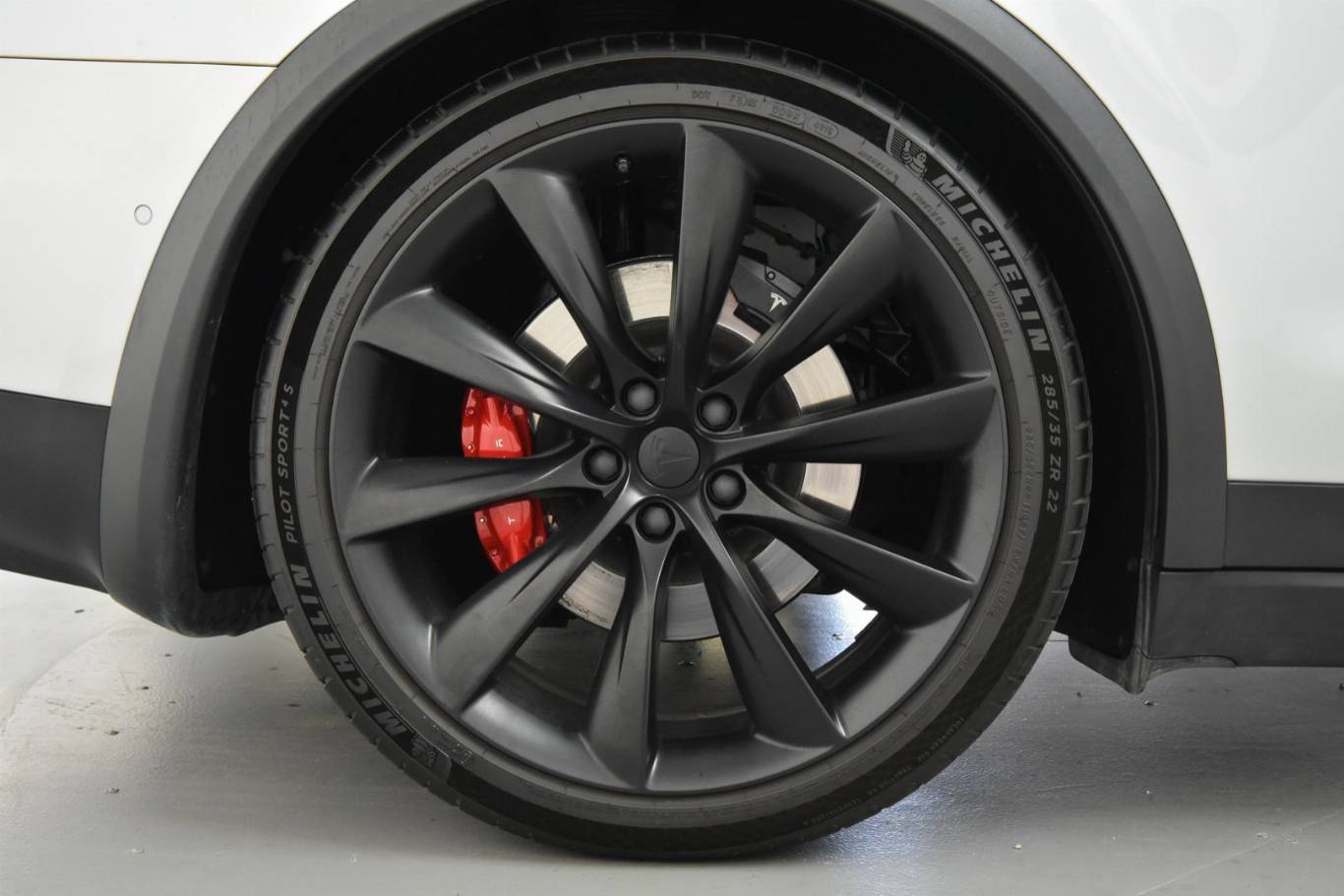 TESLA Model X 54