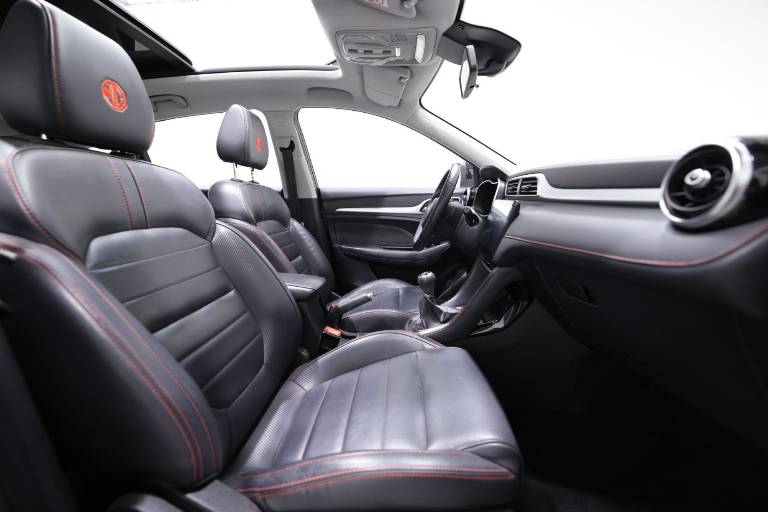 MG ZS 56