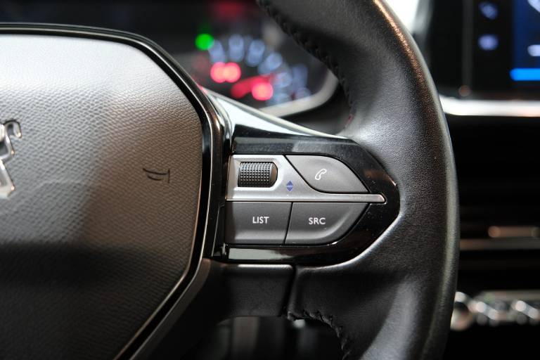 PEUGEOT 208 22
