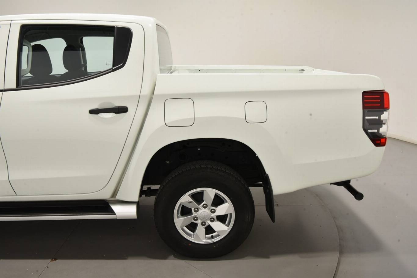 MITSUBISHI L200 43