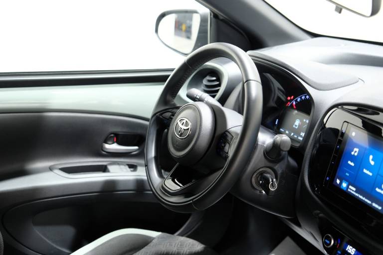 TOYOTA Aygo X 49