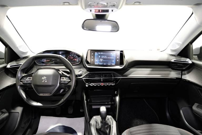 PEUGEOT 208 10