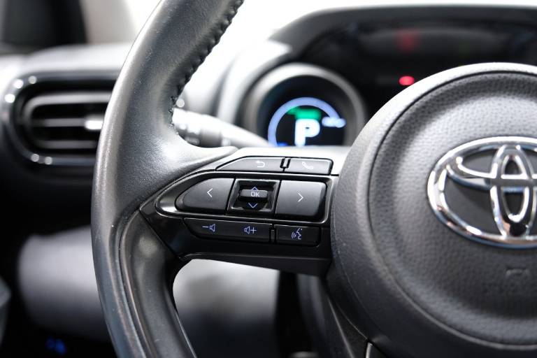 TOYOTA Yaris 22