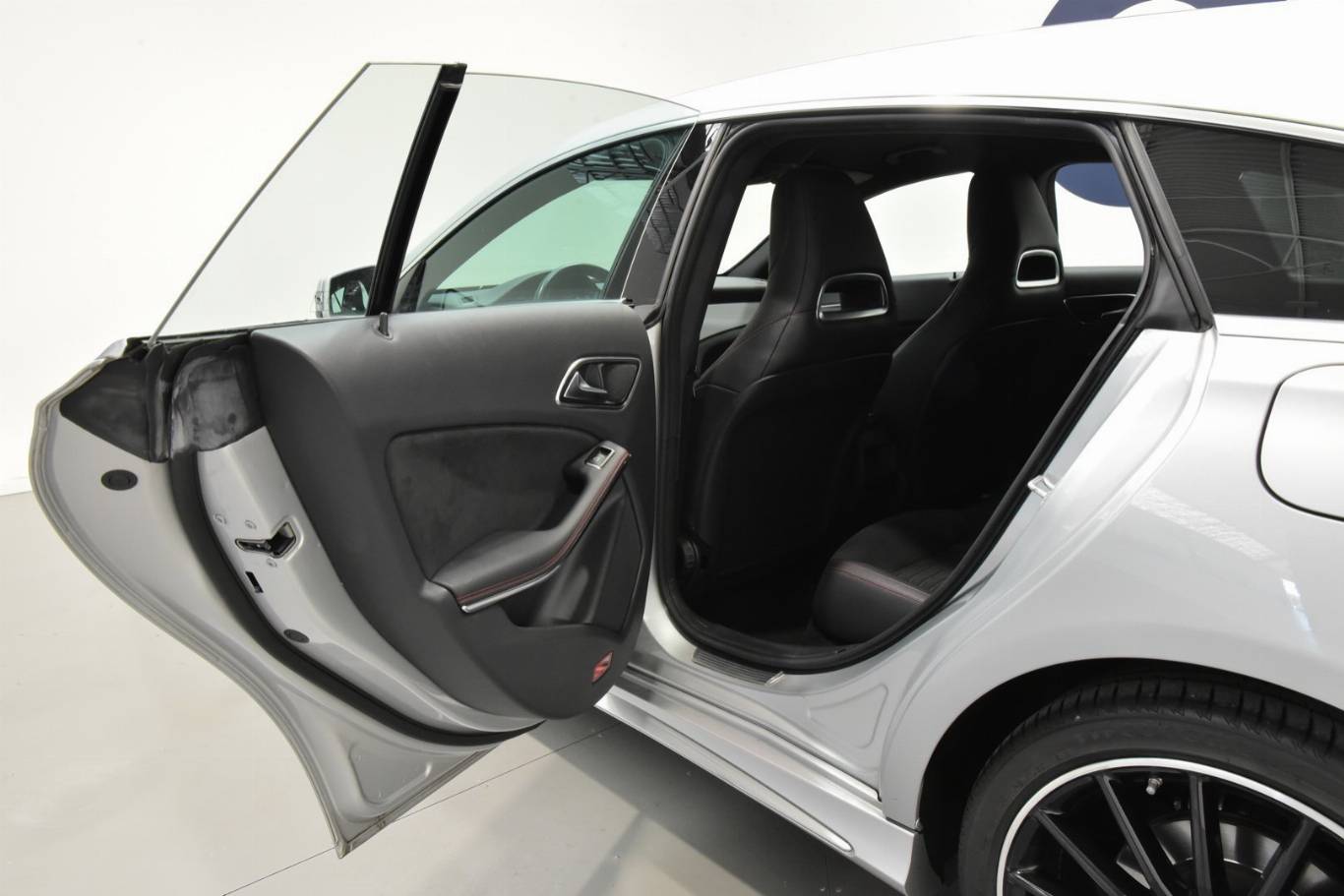 MERCEDES-BENZ CLA 200 55