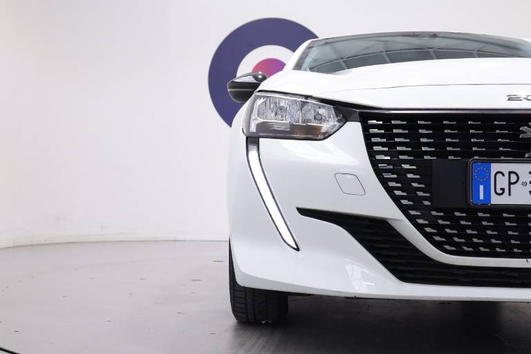 PEUGEOT 208 39