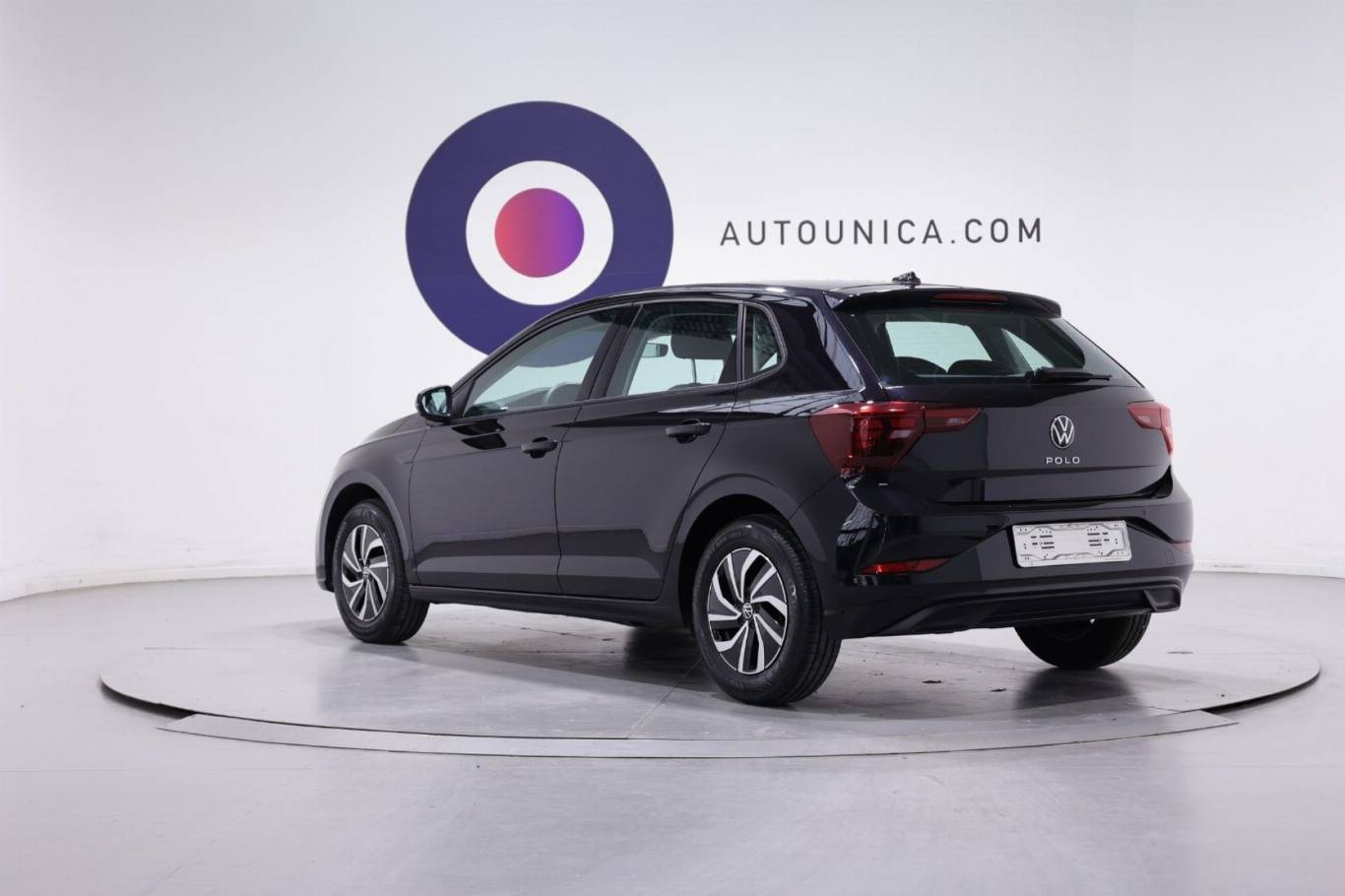 VOLKSWAGEN Polo 17