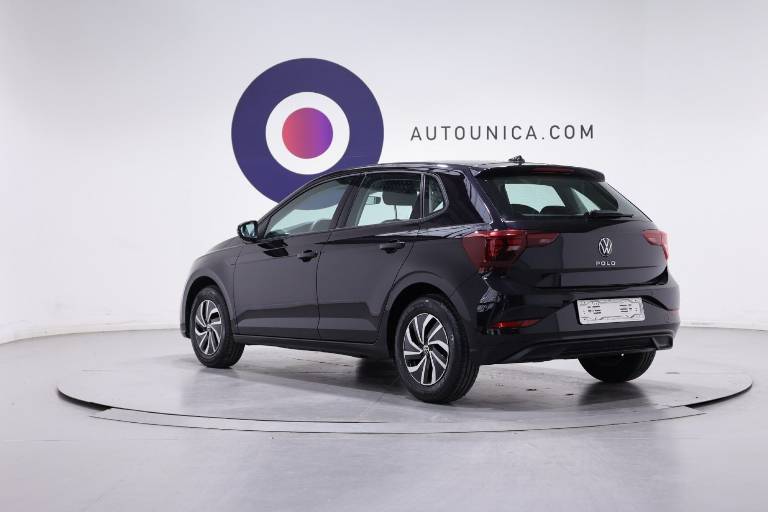 VOLKSWAGEN Polo 17