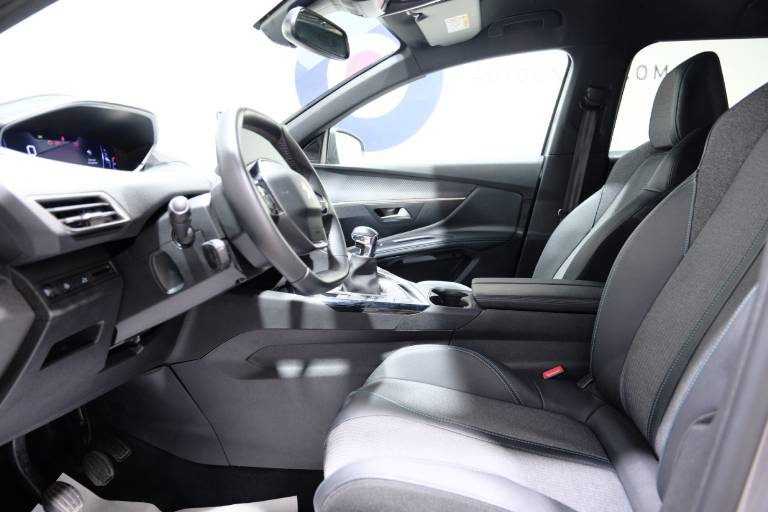 PEUGEOT 3008 21