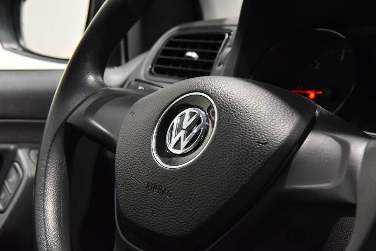 VOLKSWAGEN Polo 27