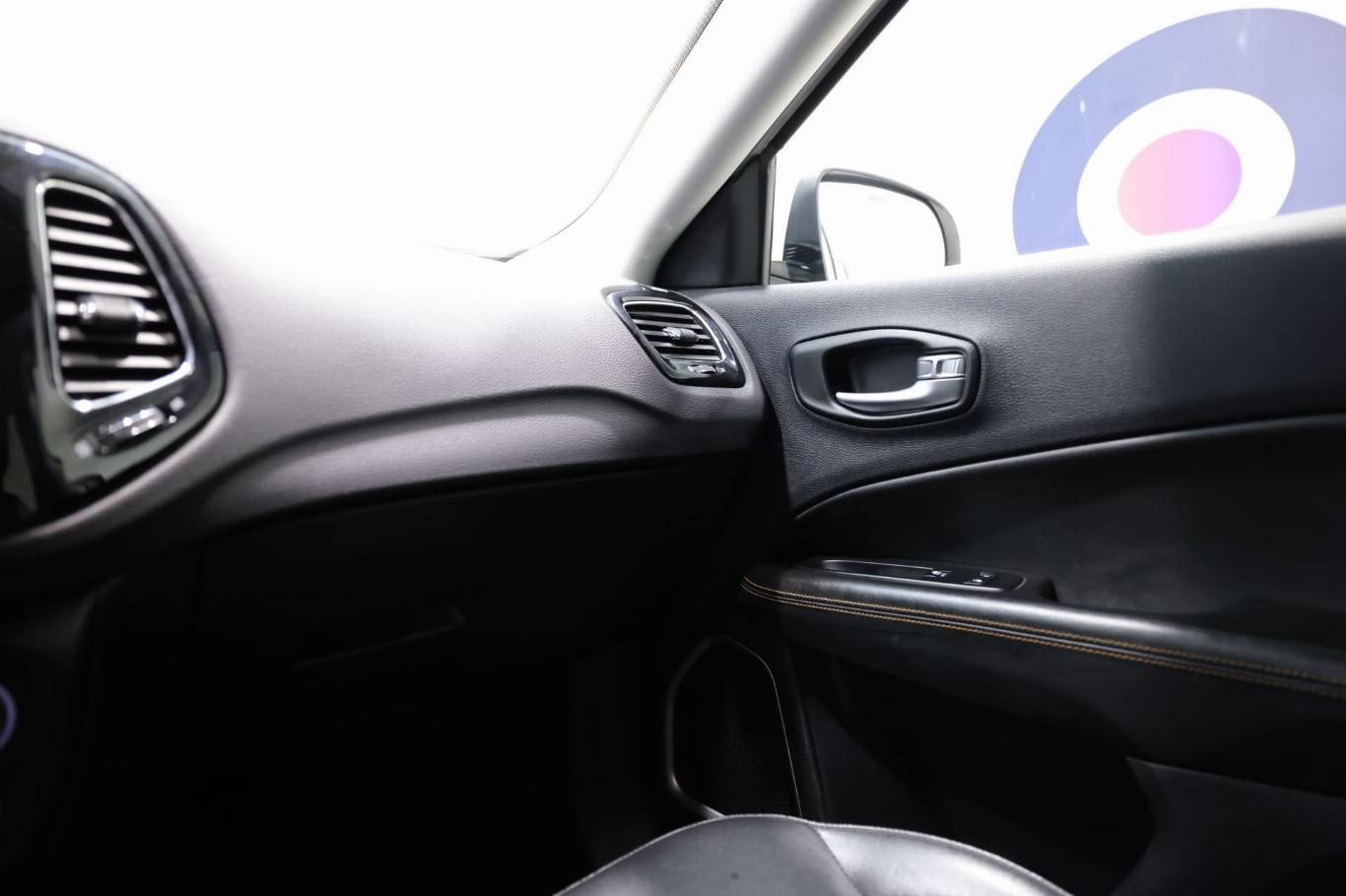 JEEP Compass 33