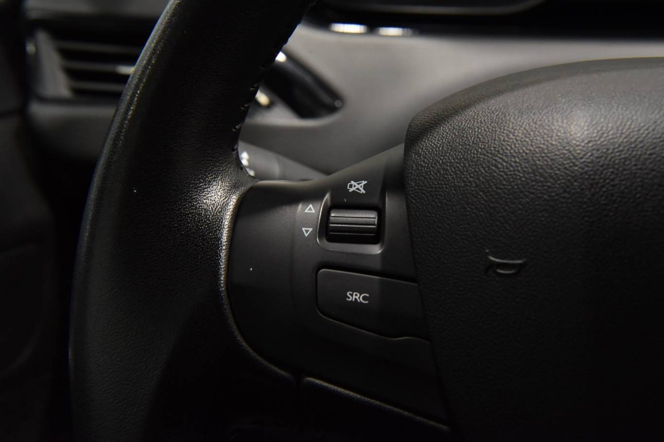 PEUGEOT 208 7