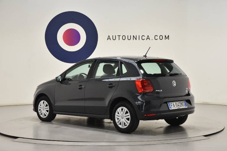 VOLKSWAGEN Polo 2