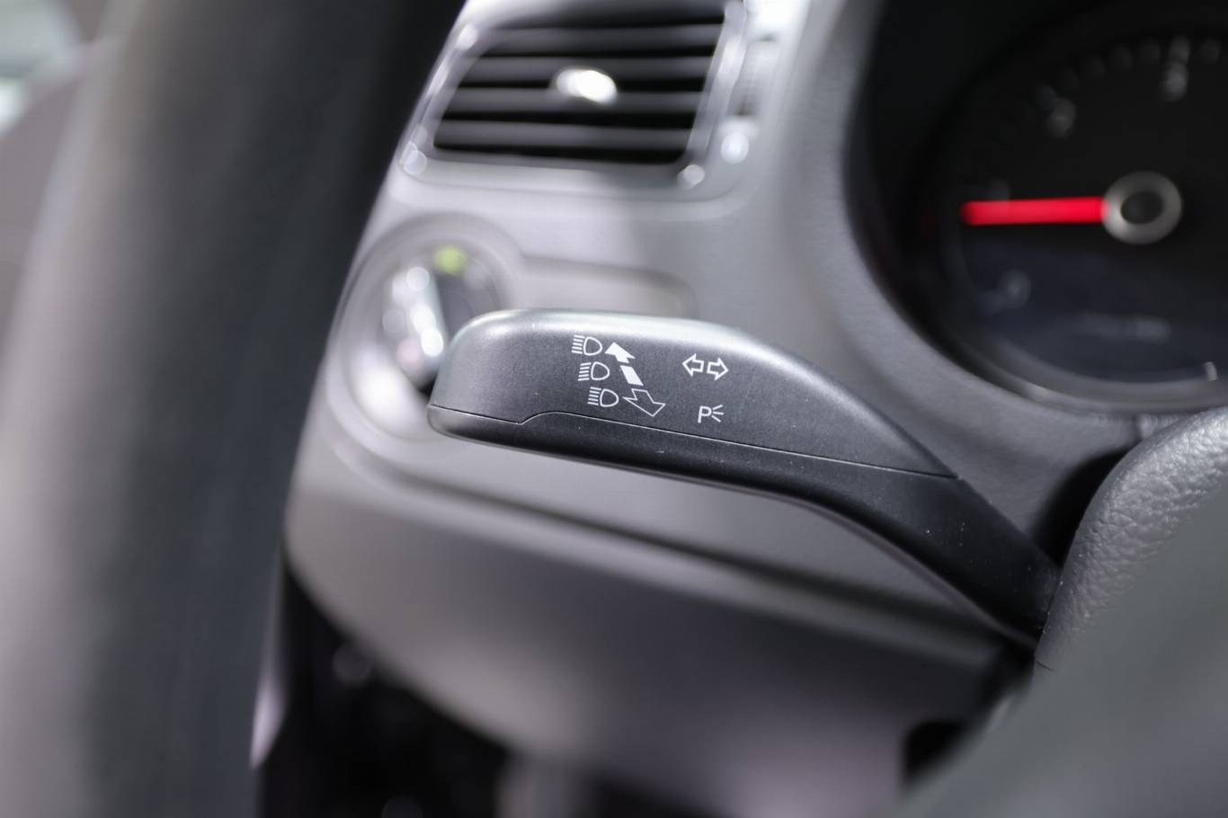 VOLKSWAGEN Polo 19